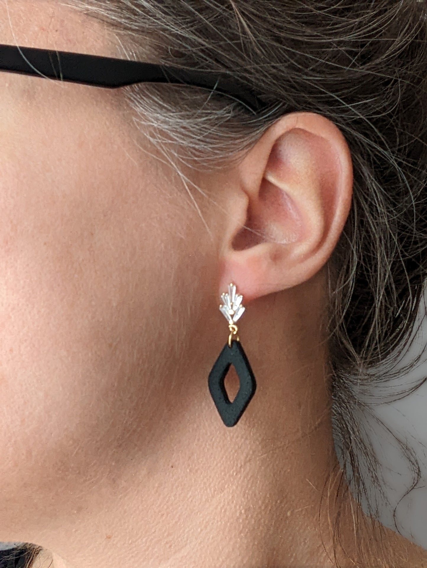 Boucles d'oreilles stud en zircon et losange en argile polymère (BO-1772)