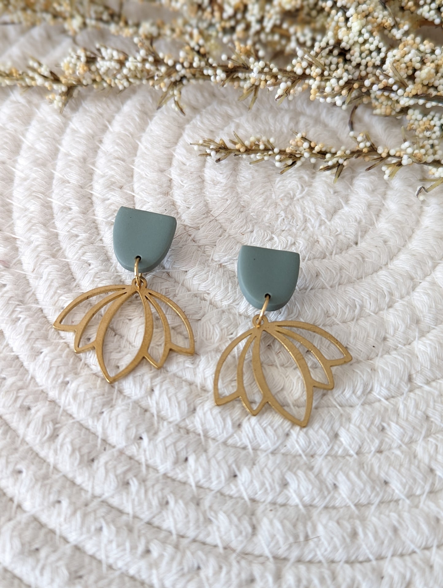 Stud argile et pendentif lotus en laiton (bo-1729)