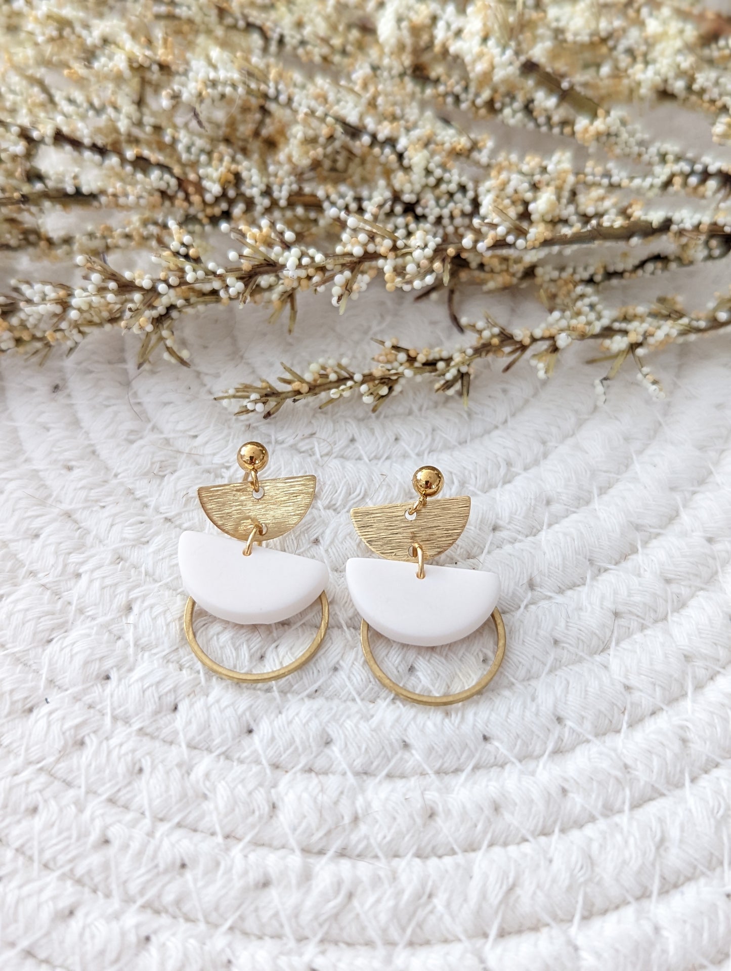 boucles d'oreilles demi-lune argile et laiton // half moon polymer clay earrings ( bo-1680)