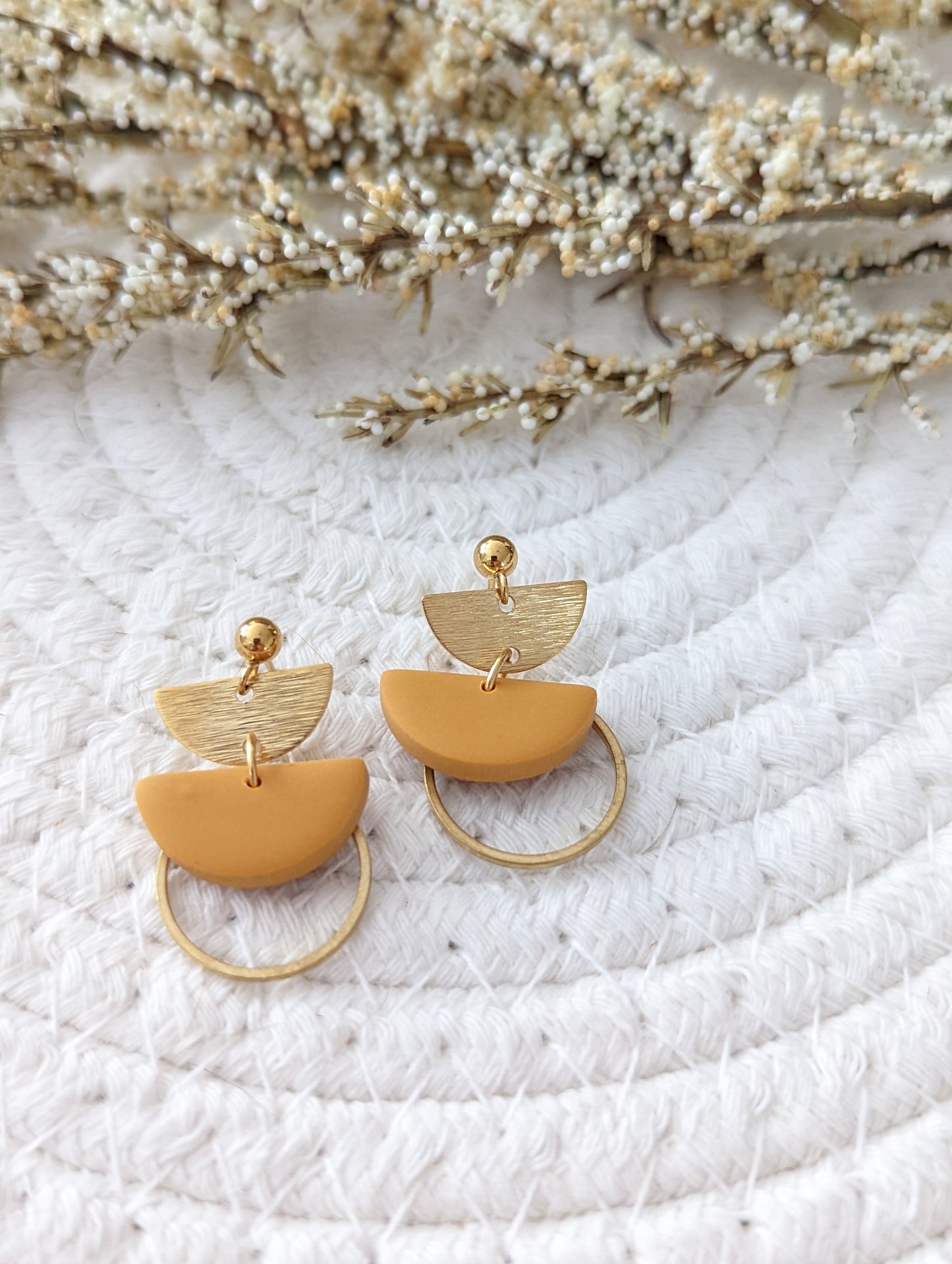 boucles d'oreilles demi-lune argile et laiton // half moon polymer clay earrings ( bo-1680)