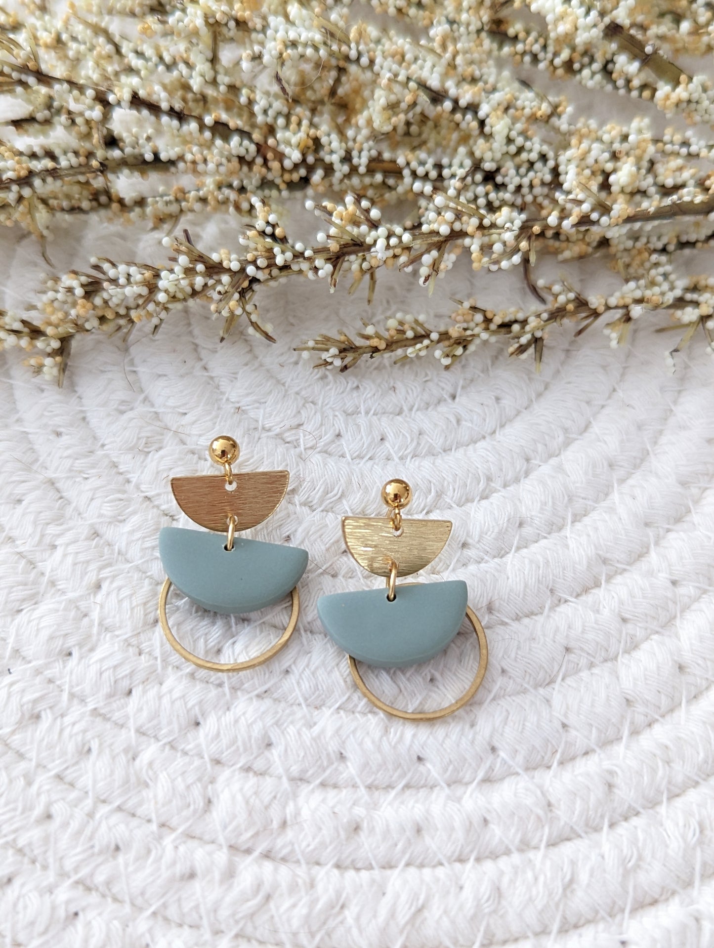 boucles d'oreilles demi-lune argile et laiton // half moon polymer clay earrings ( bo-1680)