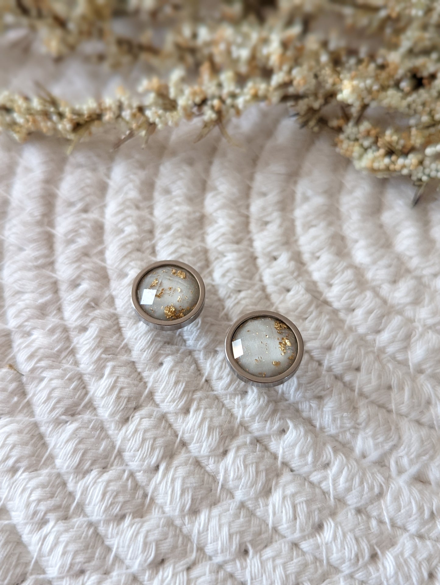 boucles d'oreilles feuille d'or résine // resin stud // stainless earrings (BO-1564)