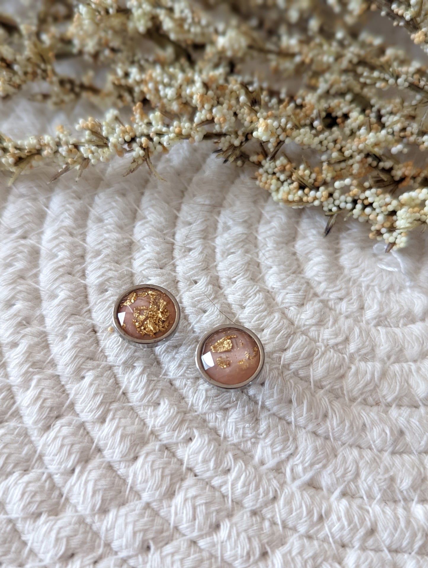 boucles d'oreilles feuille d'or résine // resin stud // stainless earrings (BO-1564)