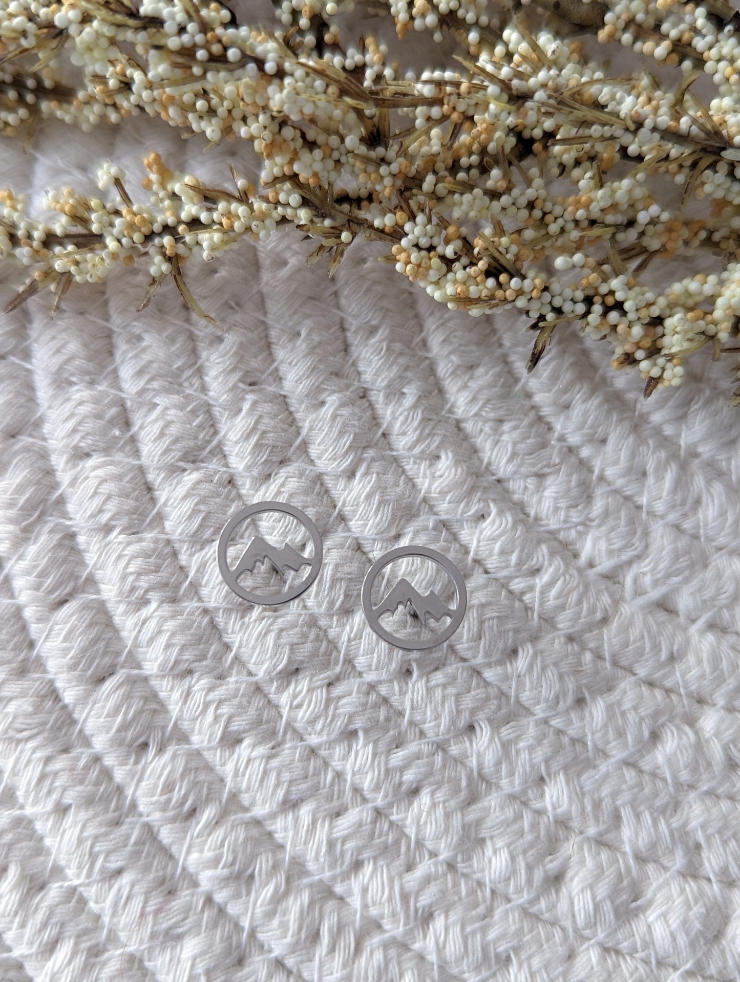 Boucles d'oreilles montagne rond // mountain stud earrings // stainless steel earrings // minimalist jewelry // (bo-1786)
