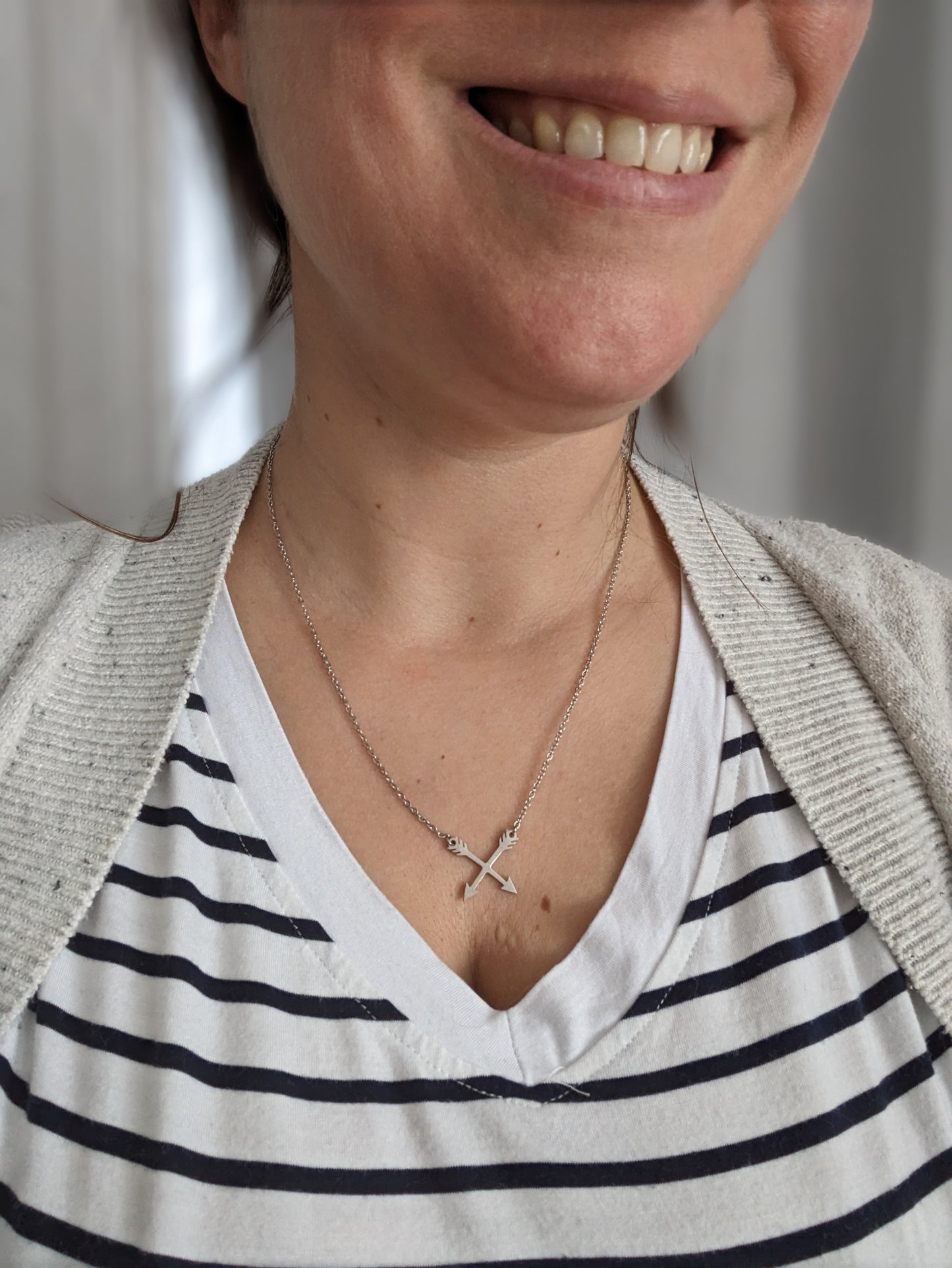 Collier minimaliste fleche // arrow minimalist necklace // acier inoxydable // hypo-allergene // stainless steel necklace (CO-205)