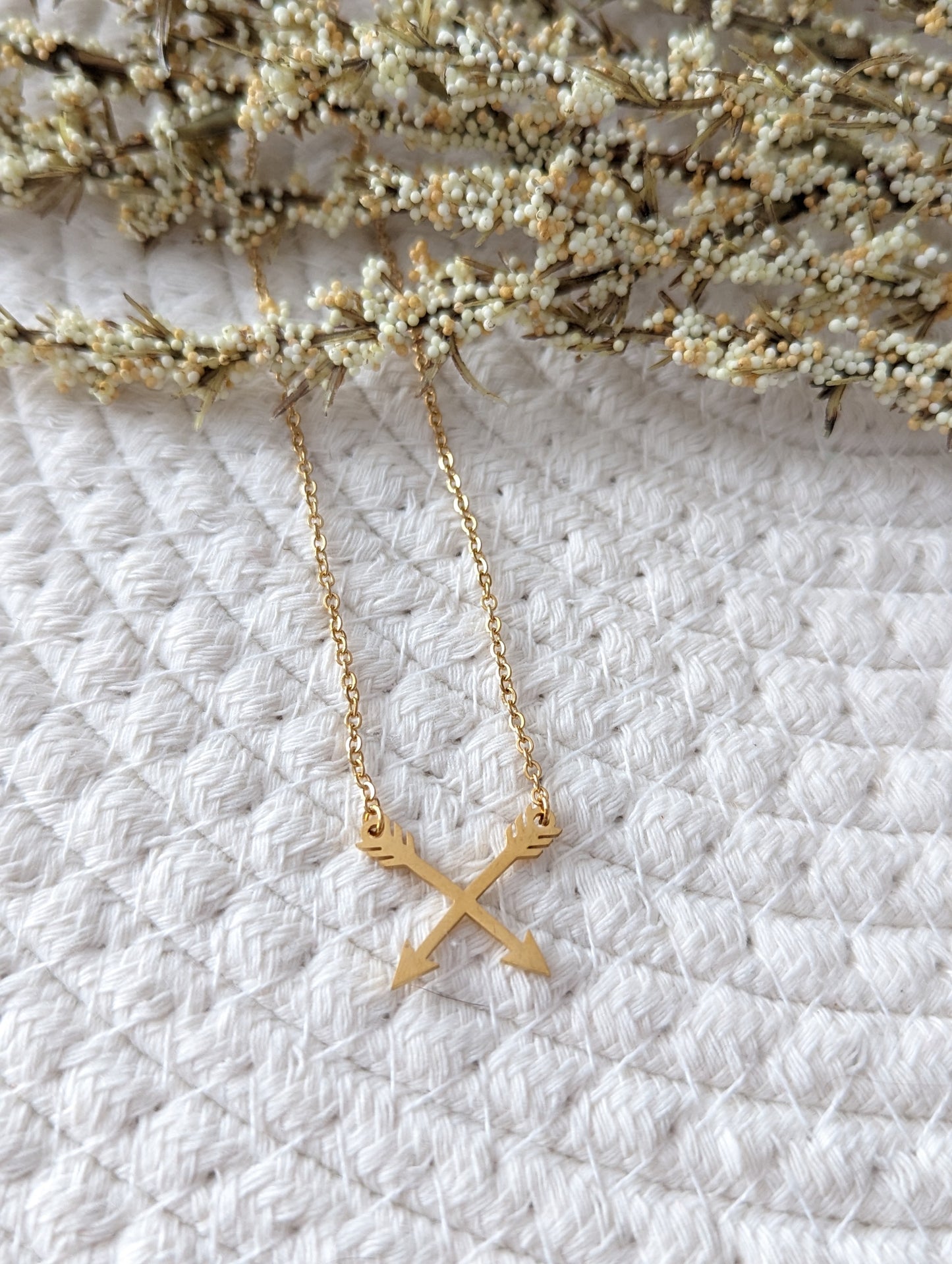 Collier minimaliste fleche // arrow minimalist necklace // acier inoxydable // hypo-allergene // stainless steel necklace (CO-205)