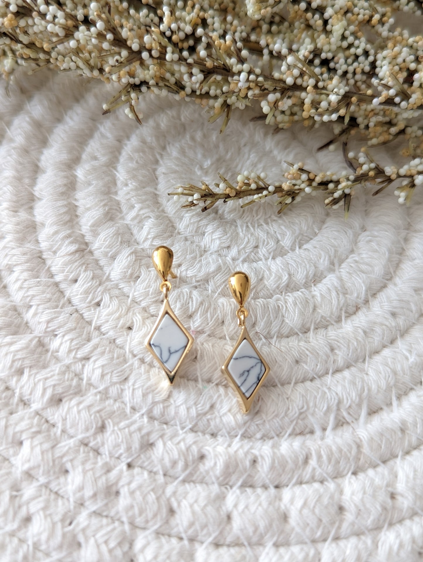 boucles d'oreilles minimaliste // stud earrings minimalist // marbre // howlite // lapis lazuli (bo-1463)