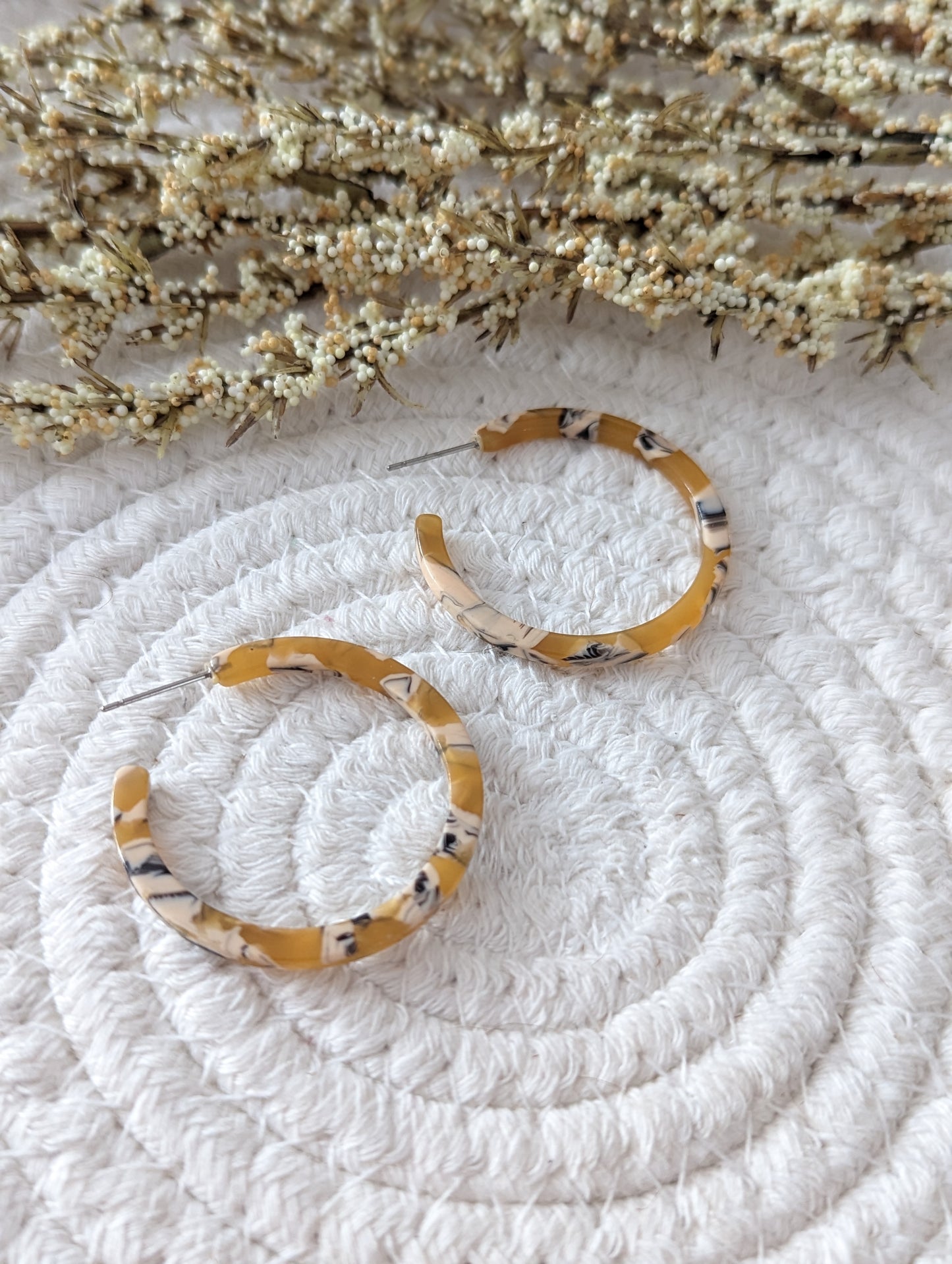 Boucles d'oreilles acrylique // boucles style créole // acetate earrings // hoop earrings (bo-1567-4)