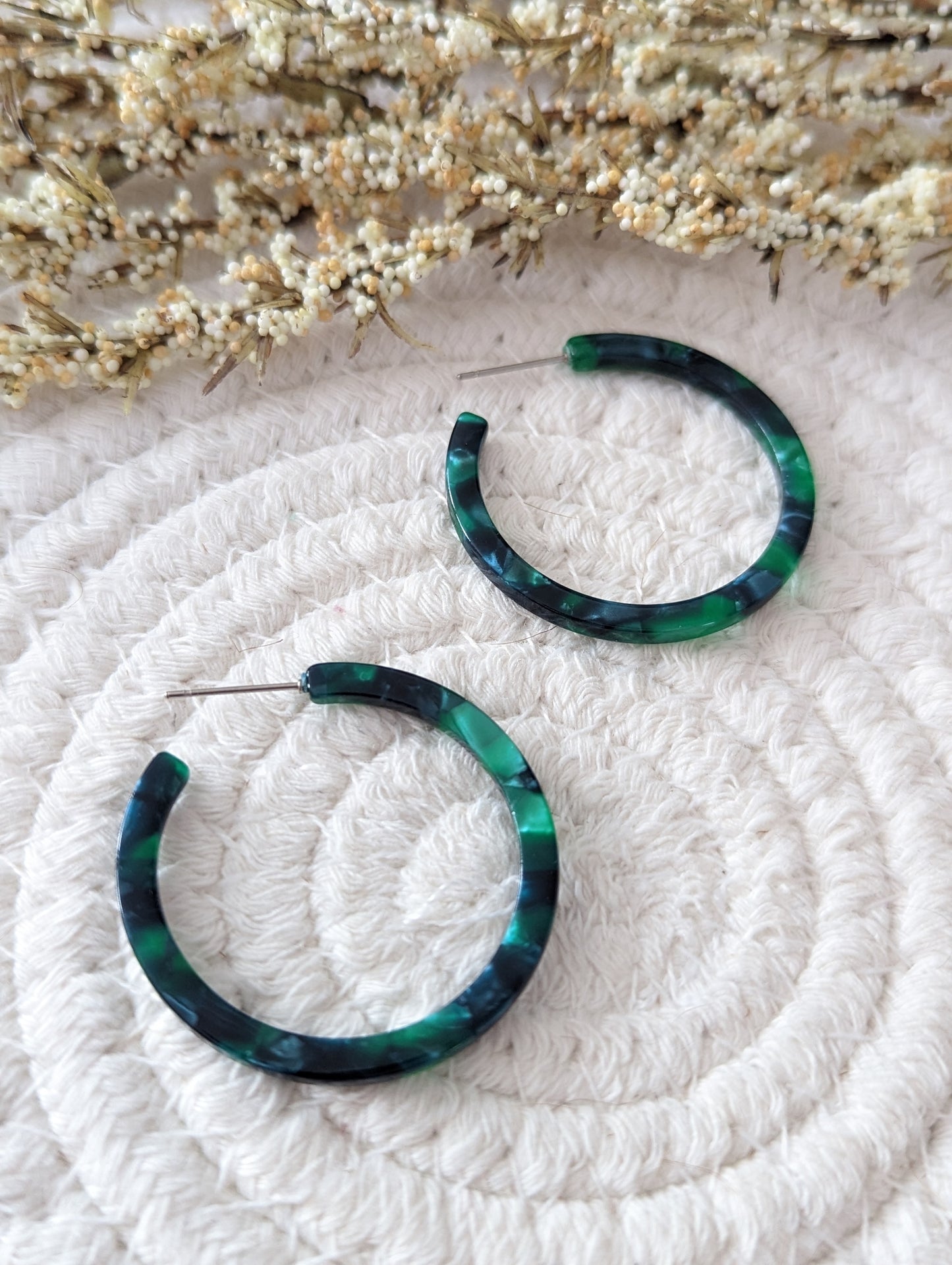 Boucles d'oreilles acrylique // boucles style créole // acetate earrings // hoop earrings (bo-1567-4)