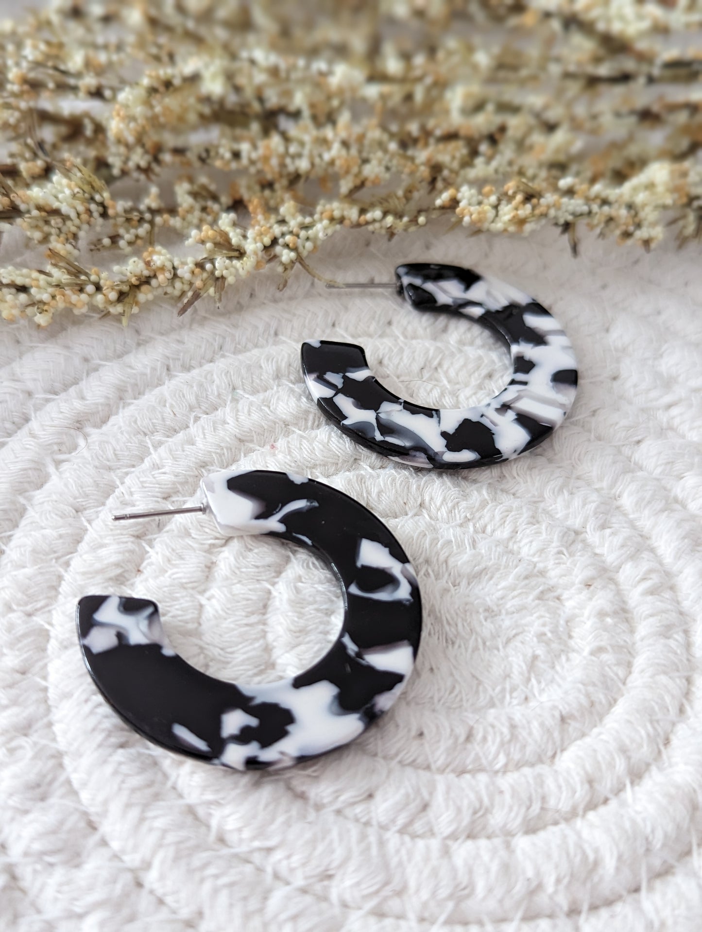Boucles d'oreilles acrylique // boucles style créole // acetate earrings // hoop earrings (bo-1567-2)