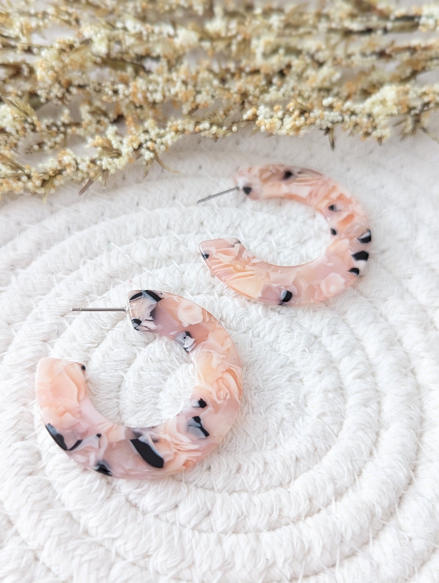 Boucles d'oreilles acrylique // boucles style créole // acetate earrings // hoop earrings (bo-1567-2)