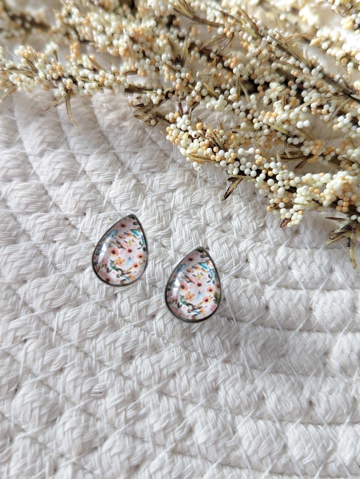 Petites merveilles fleurie // floral teardrop earrings // Goutte d'eau // fait au quebec (BO-1790-G)