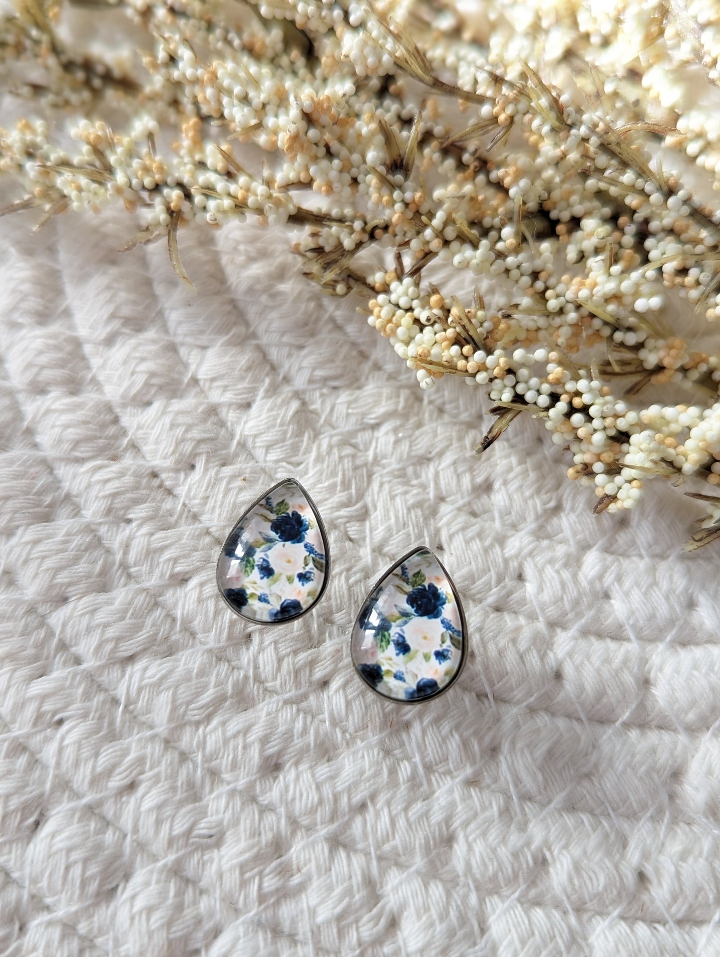 Petites merveilles fleurie // floral teardrop earrings // Goutte d'eau // fait au quebec (BO-1791-G)
