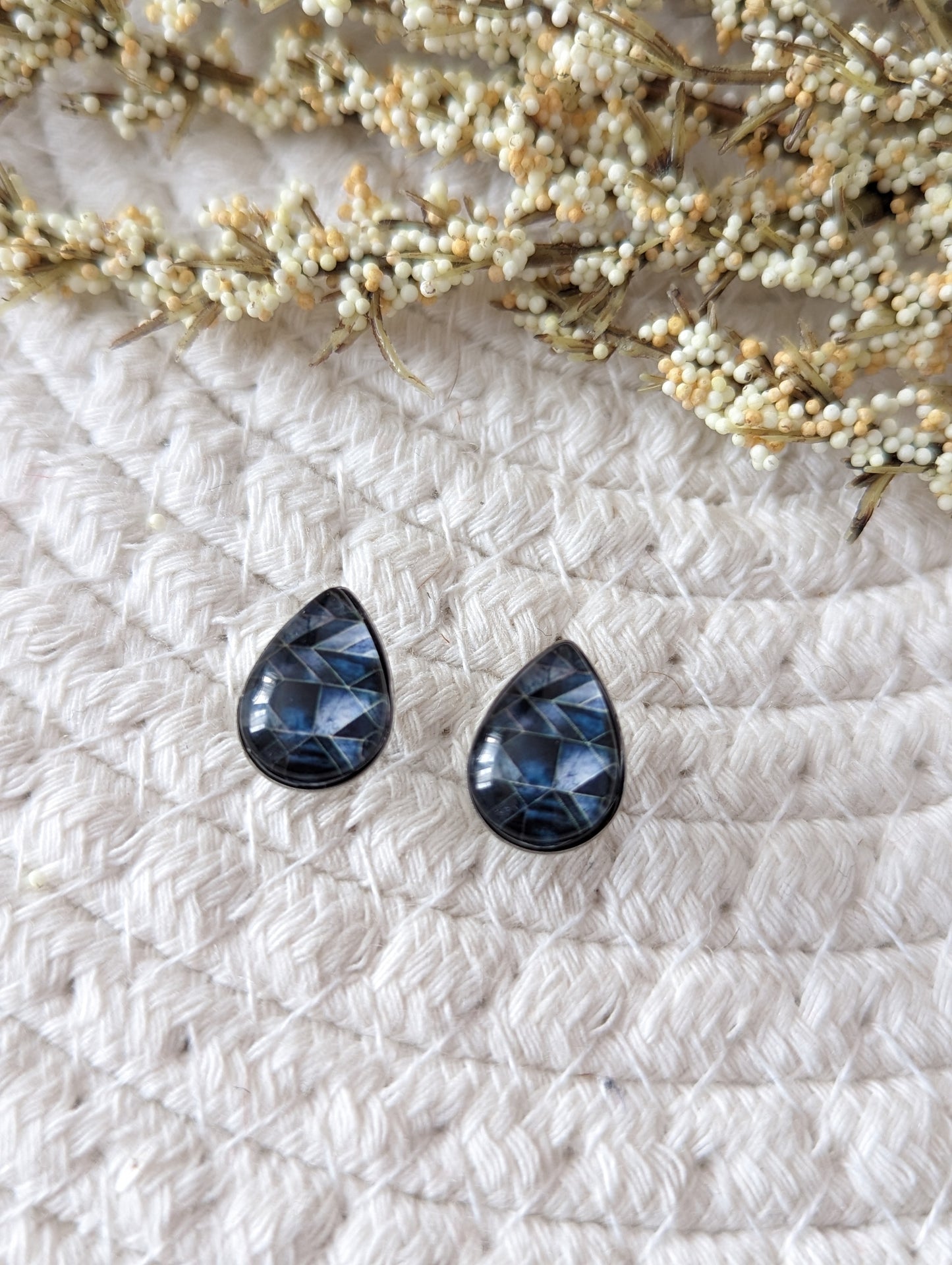 Petites merveilles motif géométrique gris bleu // Goutte d'eau // fait au quebec (BO-1797-G)