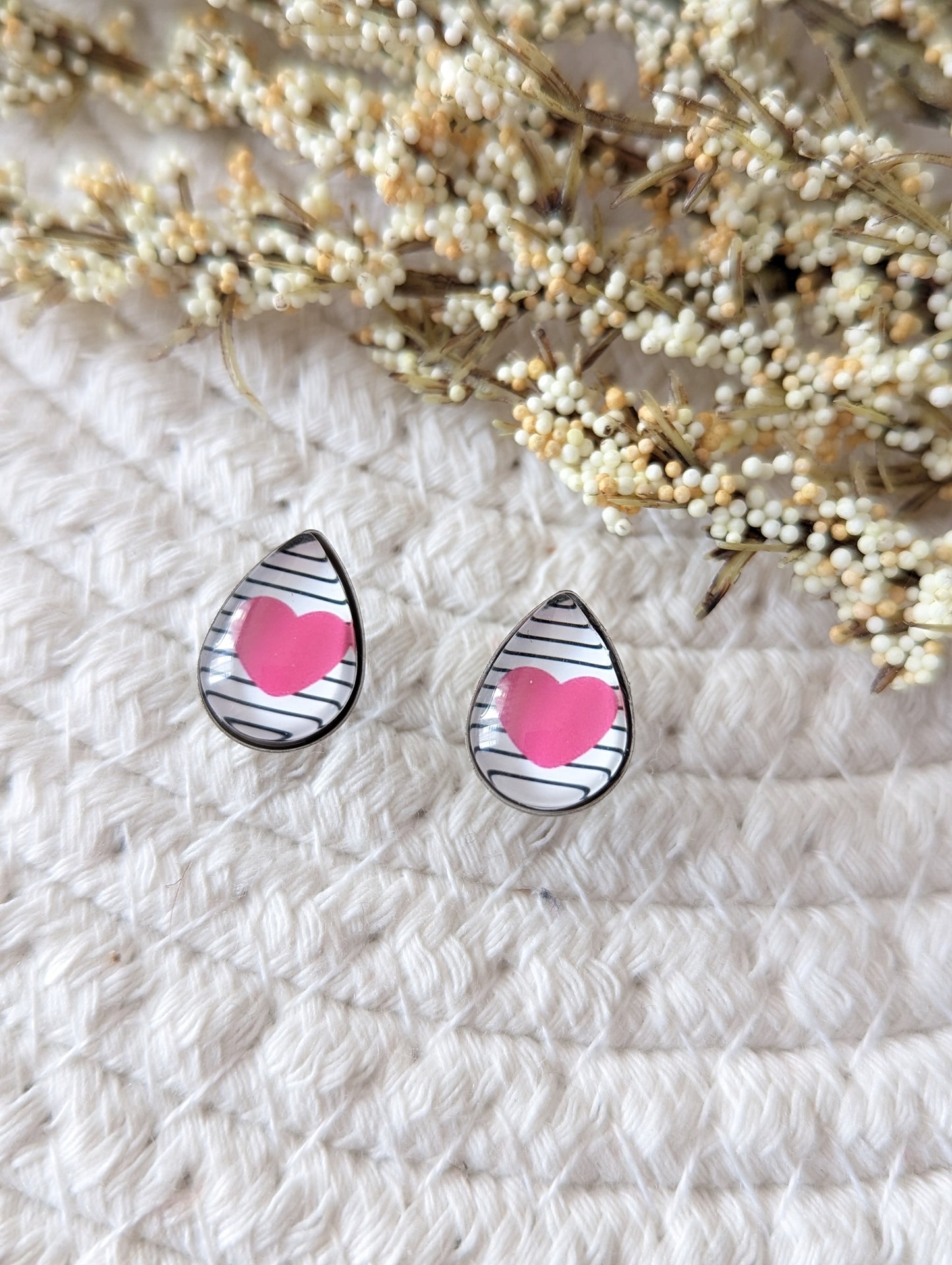 Petites merveilles coeur rose rayure // pink heart and stripe teardrop earrings // Goutte d'eau // fait au quebec (BO-1794-G)