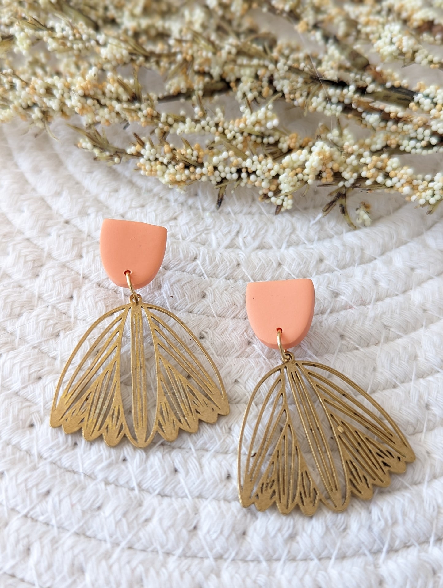 Boucles d'oreilles stud argile et pendentif fleur laiton (bo-1768)