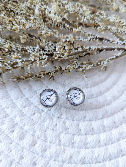 Petites merveilles geometrique // white triangle gold // geometric stud earrings // cute glass cabochon (BO-1531)