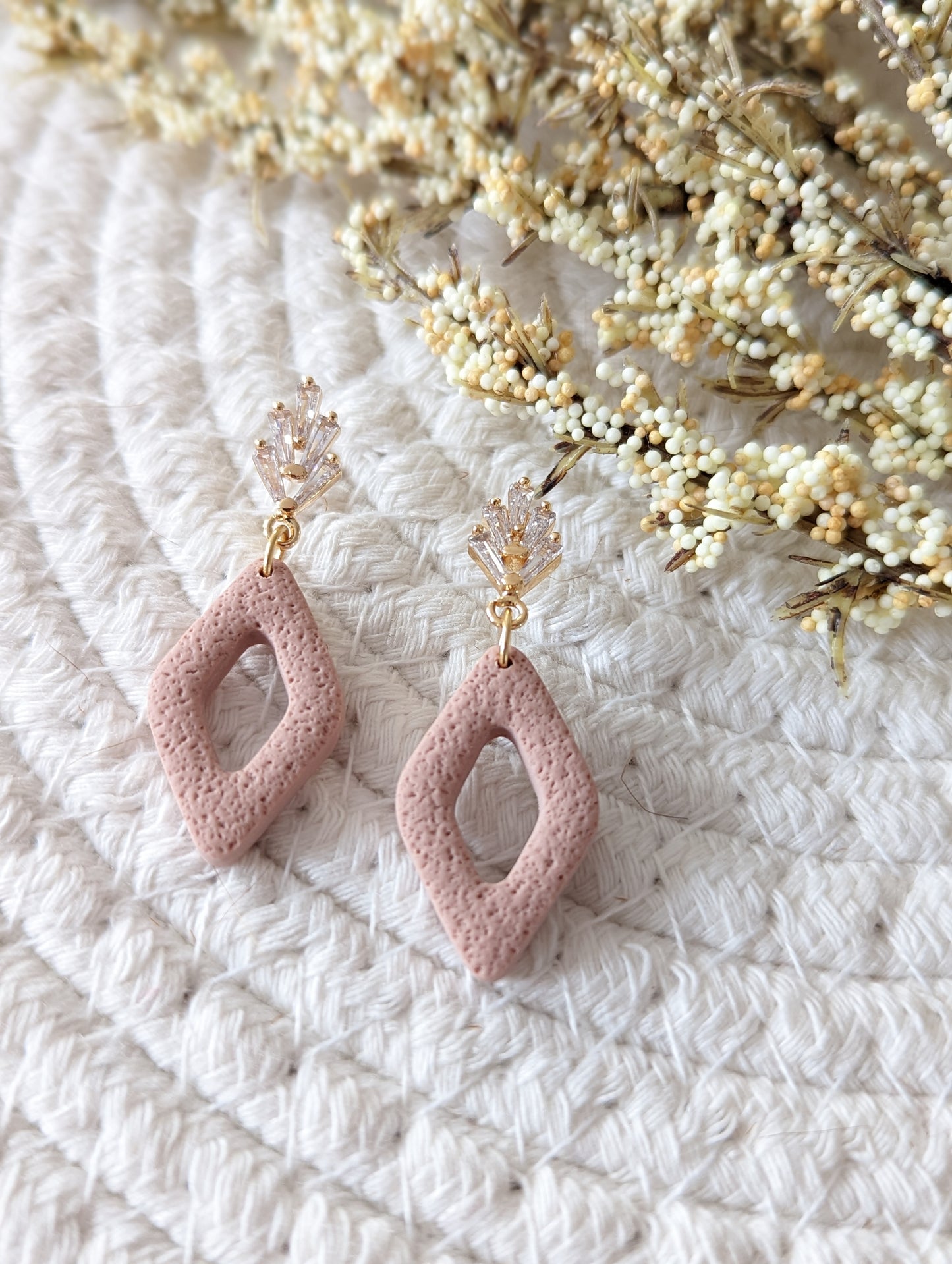 Boucles d'oreilles stud en zircon et losange en argile polymère (BO-1772)