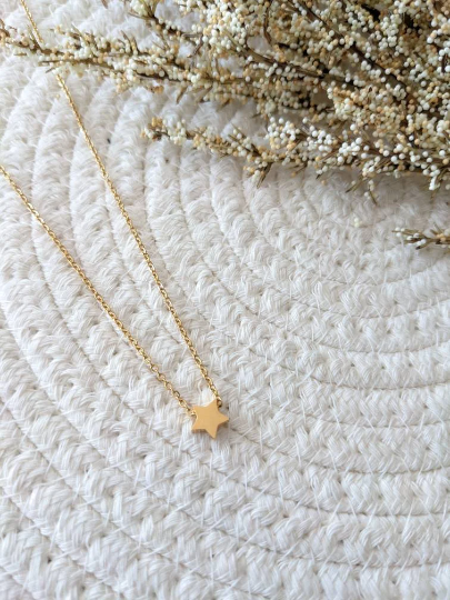 Collier minimaliste // collier étoile // star Necklace //collier acier inoxydable // hypo-allergene (CO-203)