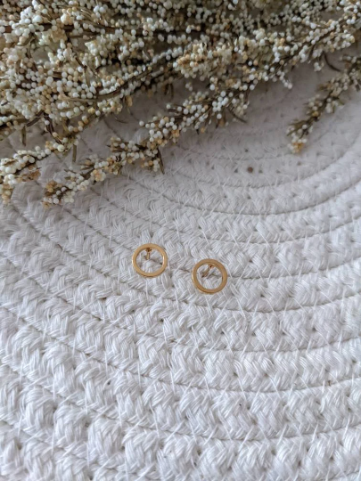 Boucles d'oreilles cercle // circle stud earrings // stainless steel earrings // minimalist jewelry // (bo-1706)