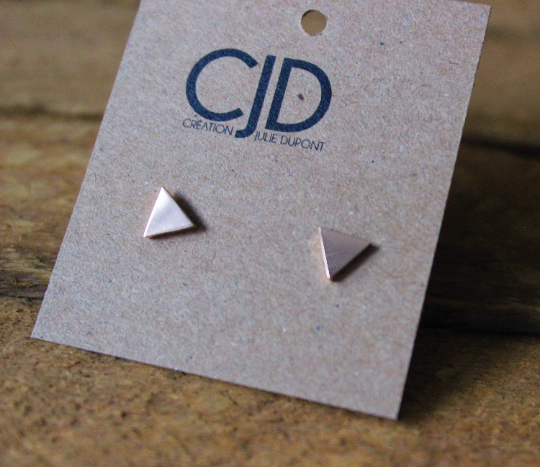 Boucles d'oreilles triangle // triangle stud earrings // stainless steel earrings // minimalist jewelry // (bo-1626)
