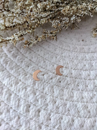 Boucles d'oreilles lune // moon stud earrings // stainless steel earrings // minimalist jewelry // (bo-1701)