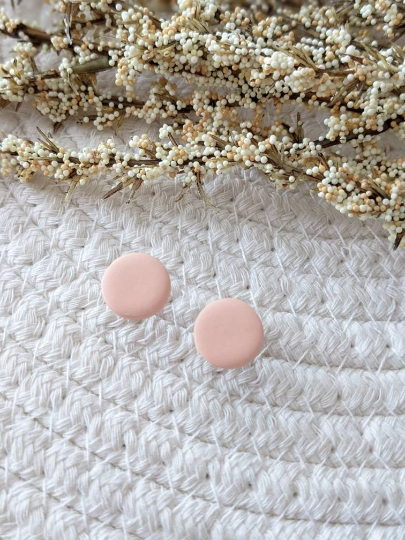 Clous d'oreilles en argile polymère rond unis // Clay stud // fait au Québec