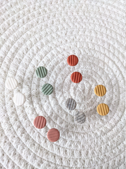 Clous d'oreilles en argile polymère avec rayure // Clay stud // fait au Québec