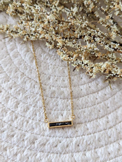 Collier minimaliste barre marbre // minimalist necklace // bijoux pour elle // marble necklace (co-196)