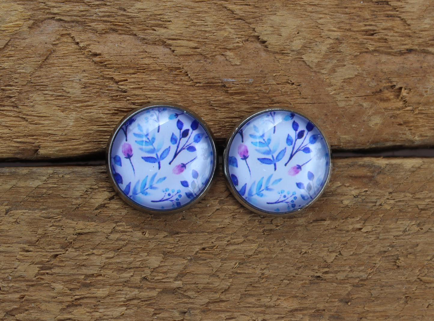 Petites merveilles fleurie // floral earrings // fleur bleue mauve // cute glass cabochon (BO-1597)