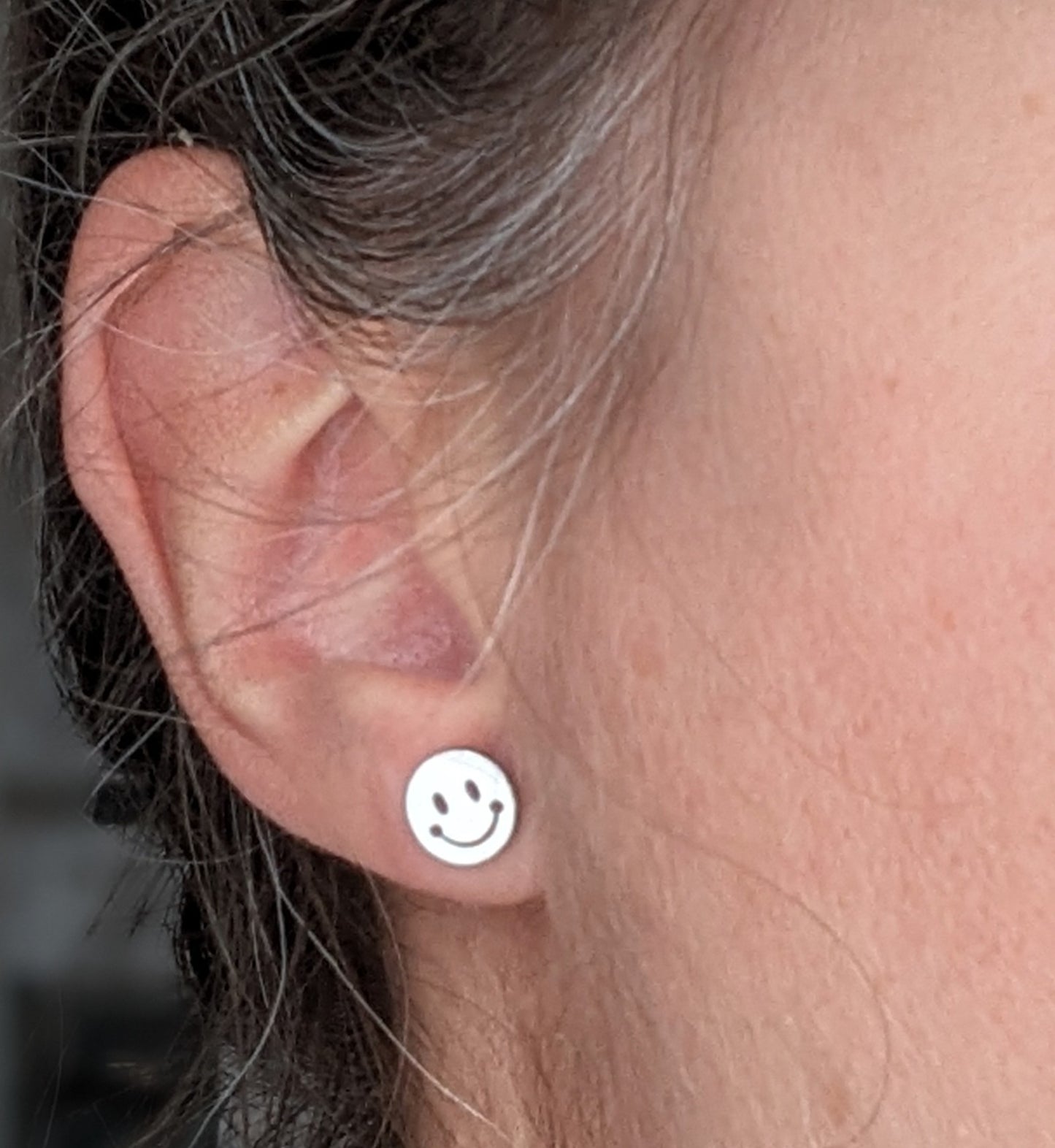 Boucles d'oreilles smiley // happy face stud earrings // stainless steel earrings // minimalist jewelry // (bo-1827)