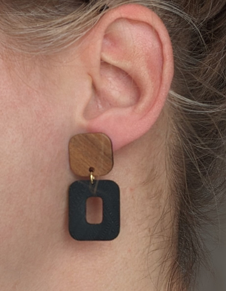 Boucles d'oreilles  stud en bois et pendentif  en argile polymère  (BO-1849)