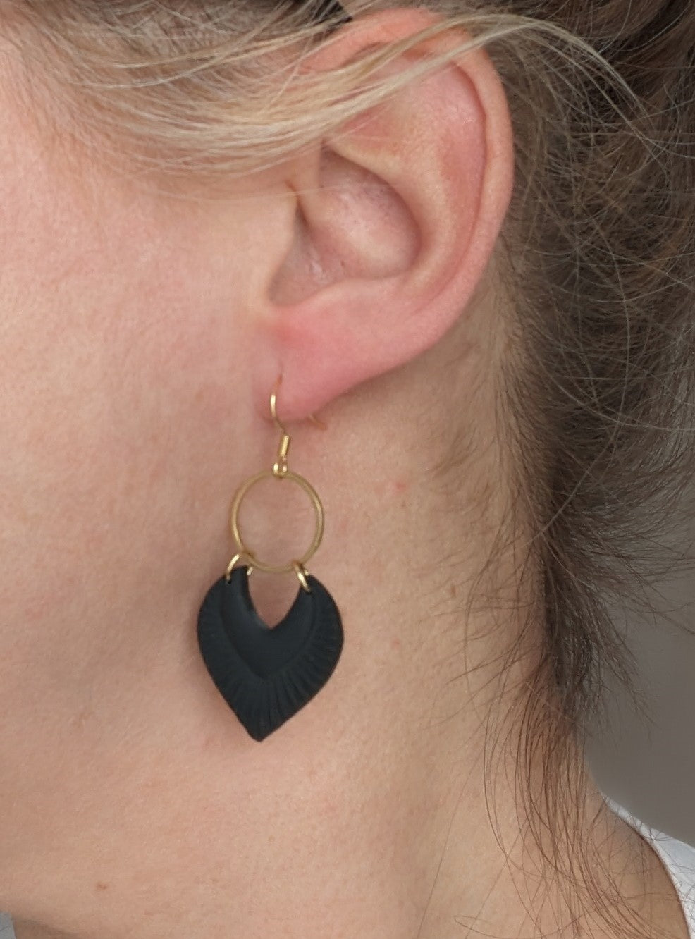 Boucles d'oreilles crochet acier inoxydable et pendentif en argile polymère  (BO-1857)