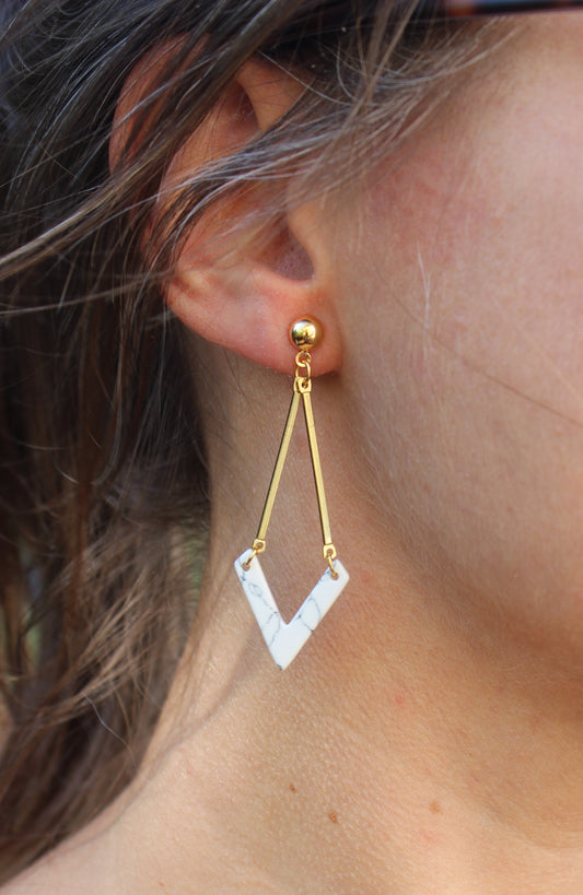 Boucles d'oreilles géométriques // chevron marbre et tige en laiton // chevron earrings  (bo-1468)