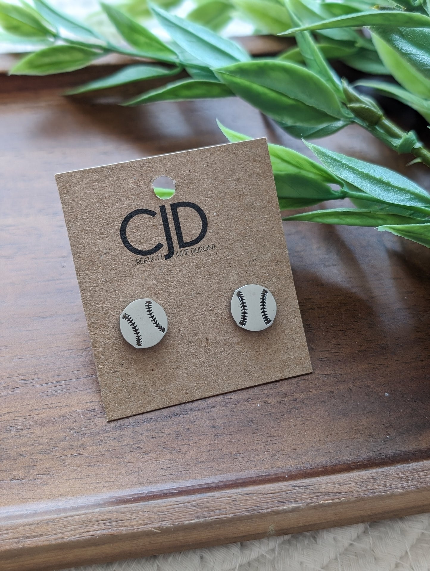 Boucles d'oreilles baseball  // baseball stud earrings // stainless steel earrings // minimalist jewelry (BO-18)