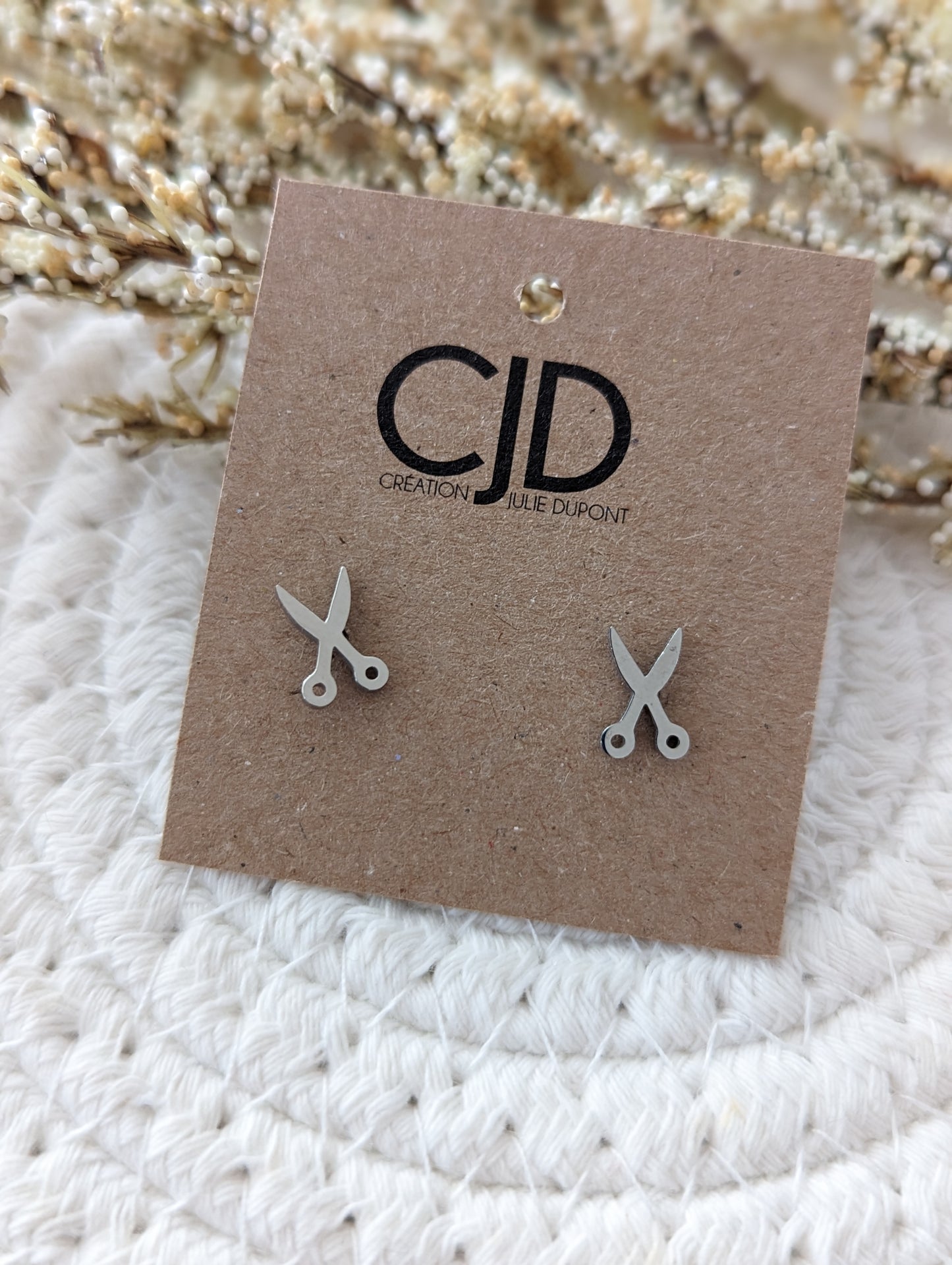 Boucles d'oreilles ciseau // scissor stud earrings // stainless steel earrings // minimalist jewelry // (bo-1652)