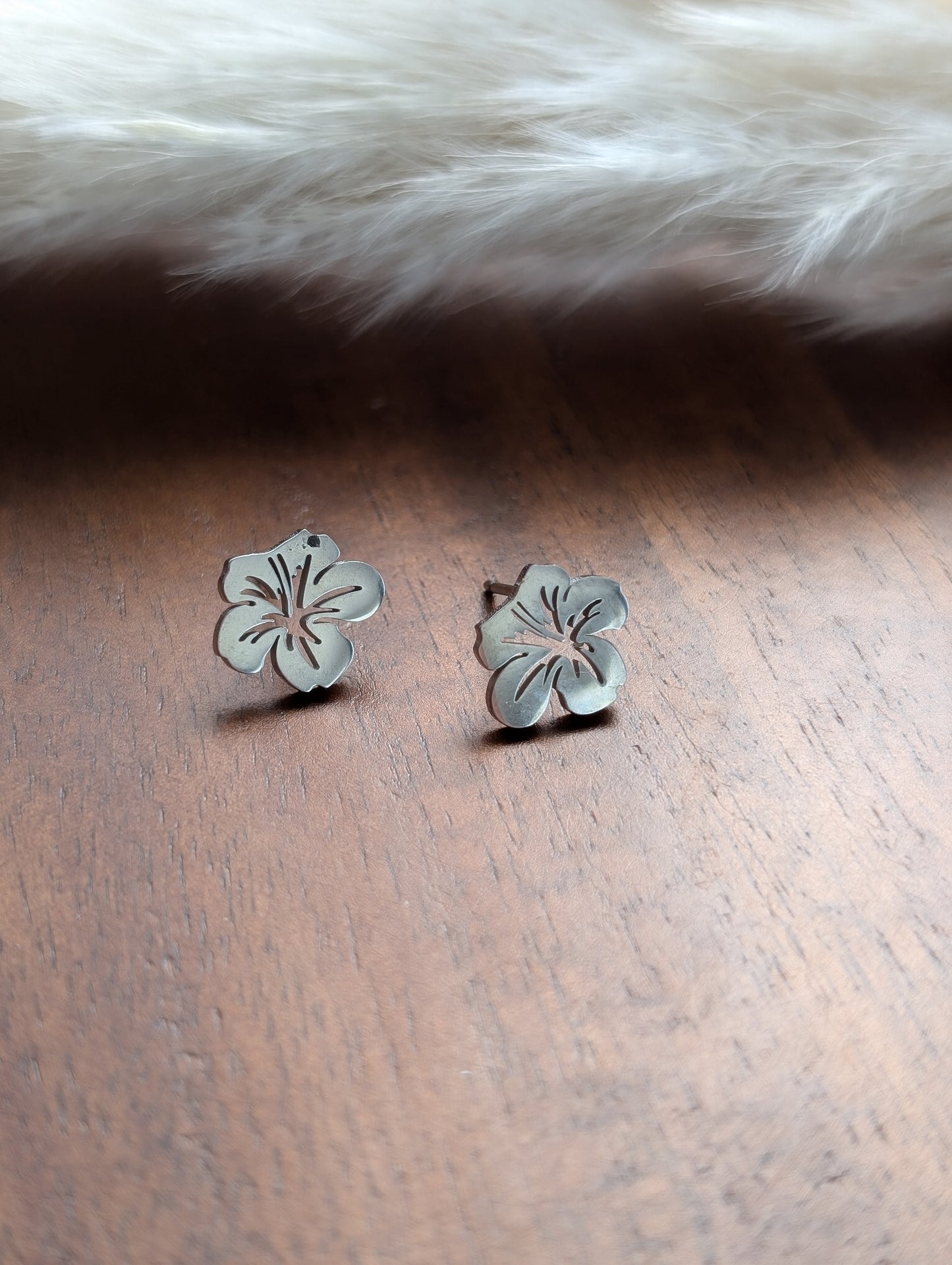 Boucles d'oreilles fleur tropicale acier inoxydable // tropical flower stud earrings // stainless steel earrings // minimalist jewelry // (bo-1872)