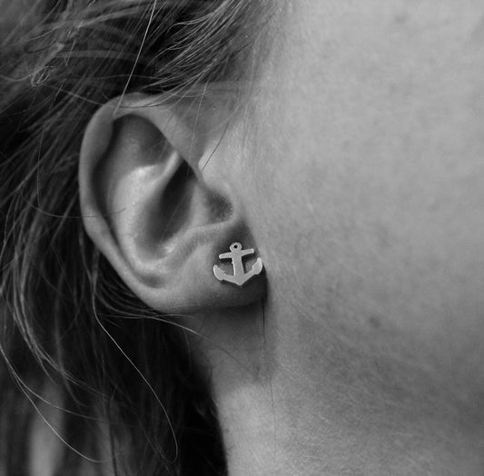 Boucles d'oreilles ancre de bateau doré // gold anchor stud earrings // stainless steel earrings // minimalist jewelry // (bo-1650)