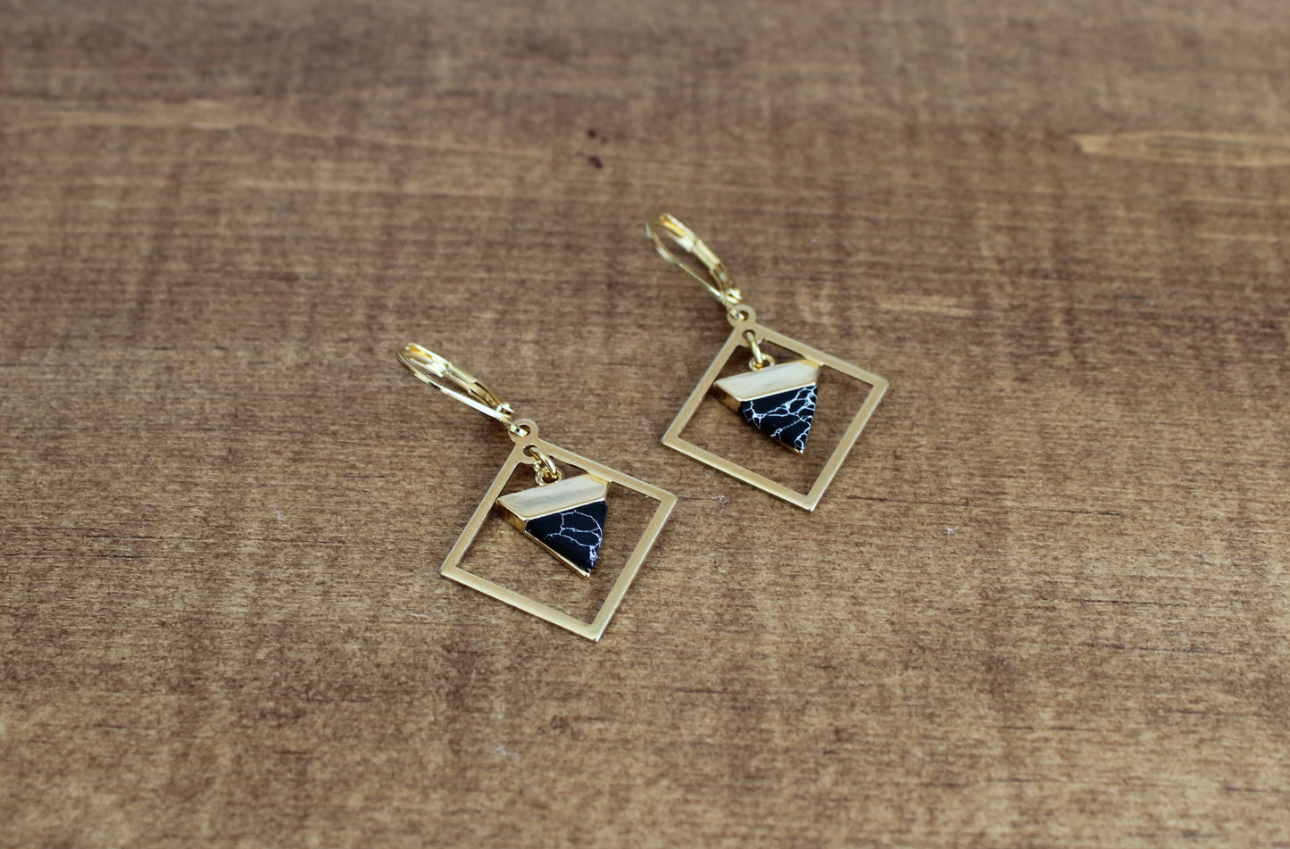 Boucles d'oreilles en laiton // labradorite  // howlite // marbre // boucle hypo-allergene // acier inoxydable  (BO-1403)