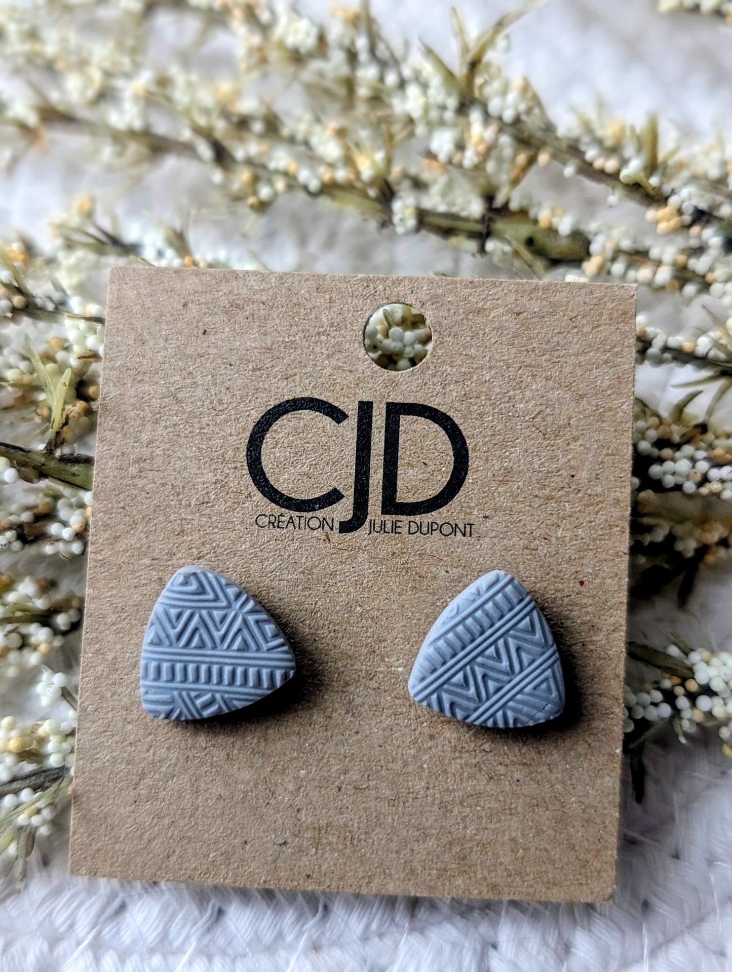 Stud argile triangle varié