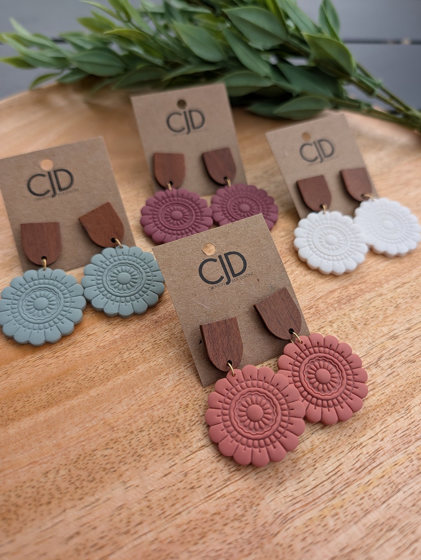 Boucles d'oreilles stud bois  et pendentif en argile motif mandala (BO-1837)