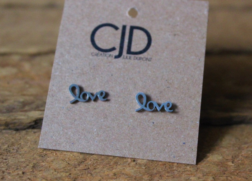 Boucles d'oreilles love // love stud earrings // stainless steel earrings // minimalist jewelry ) (bo-1622)