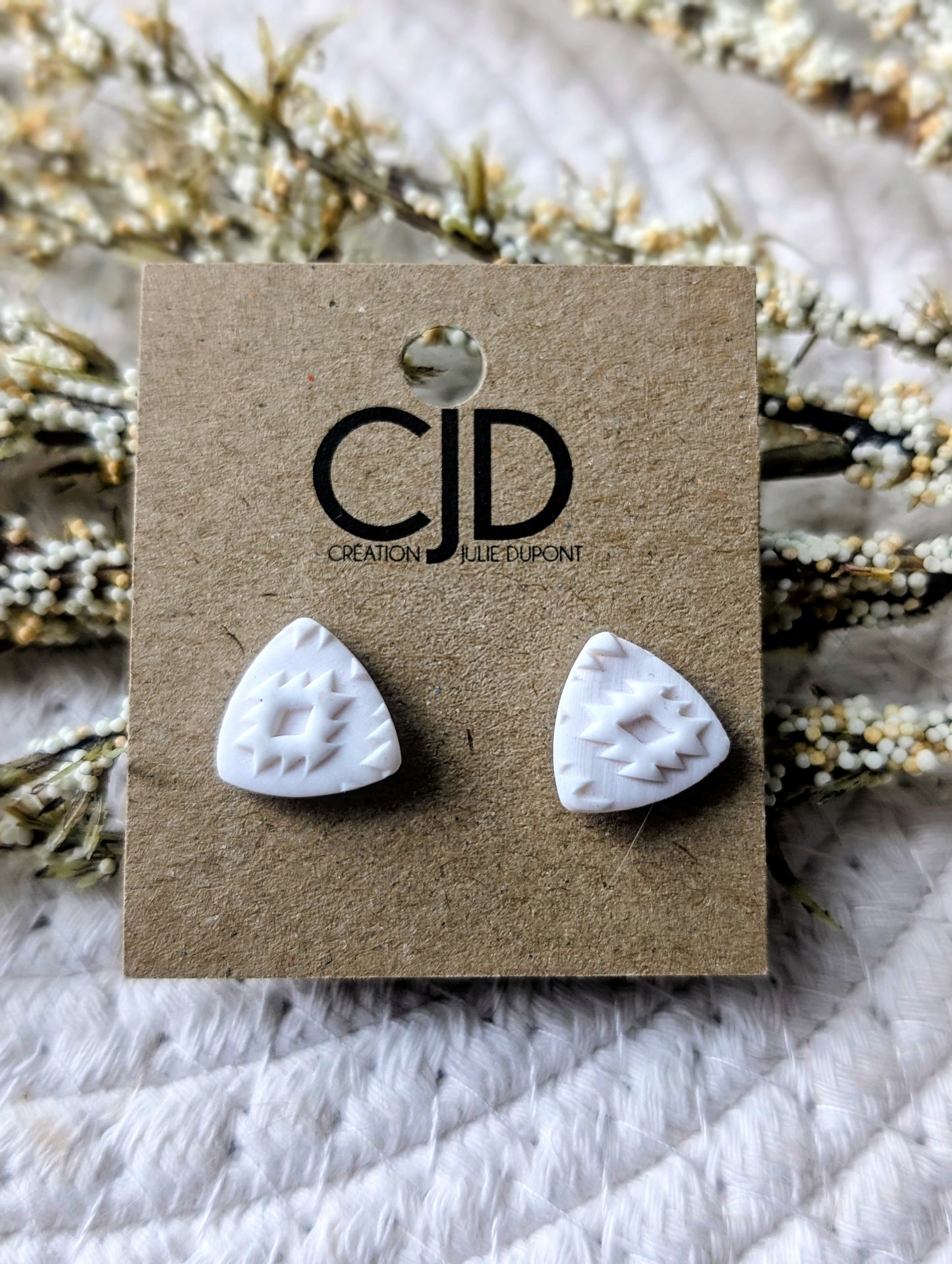 Stud argile triangle varié