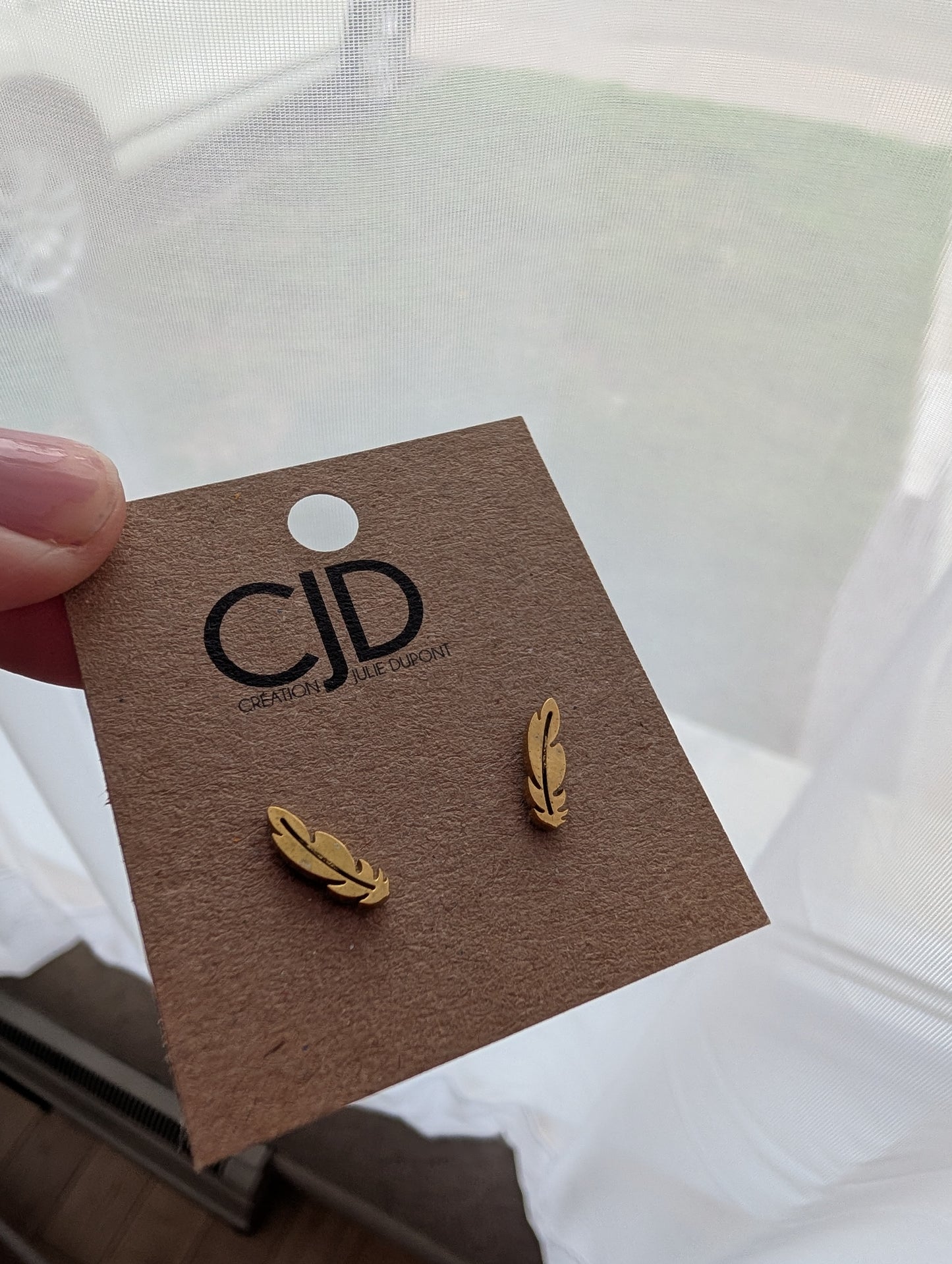 Boucles d'oreilles plume // feather stud earrings // stainless steel earrings // minimalist jewelry // (bo-1607)