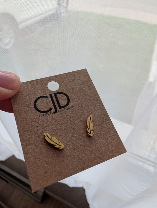 Boucles d'oreilles plume // feather stud earrings // stainless steel earrings // minimalist jewelry // (bo-1607)