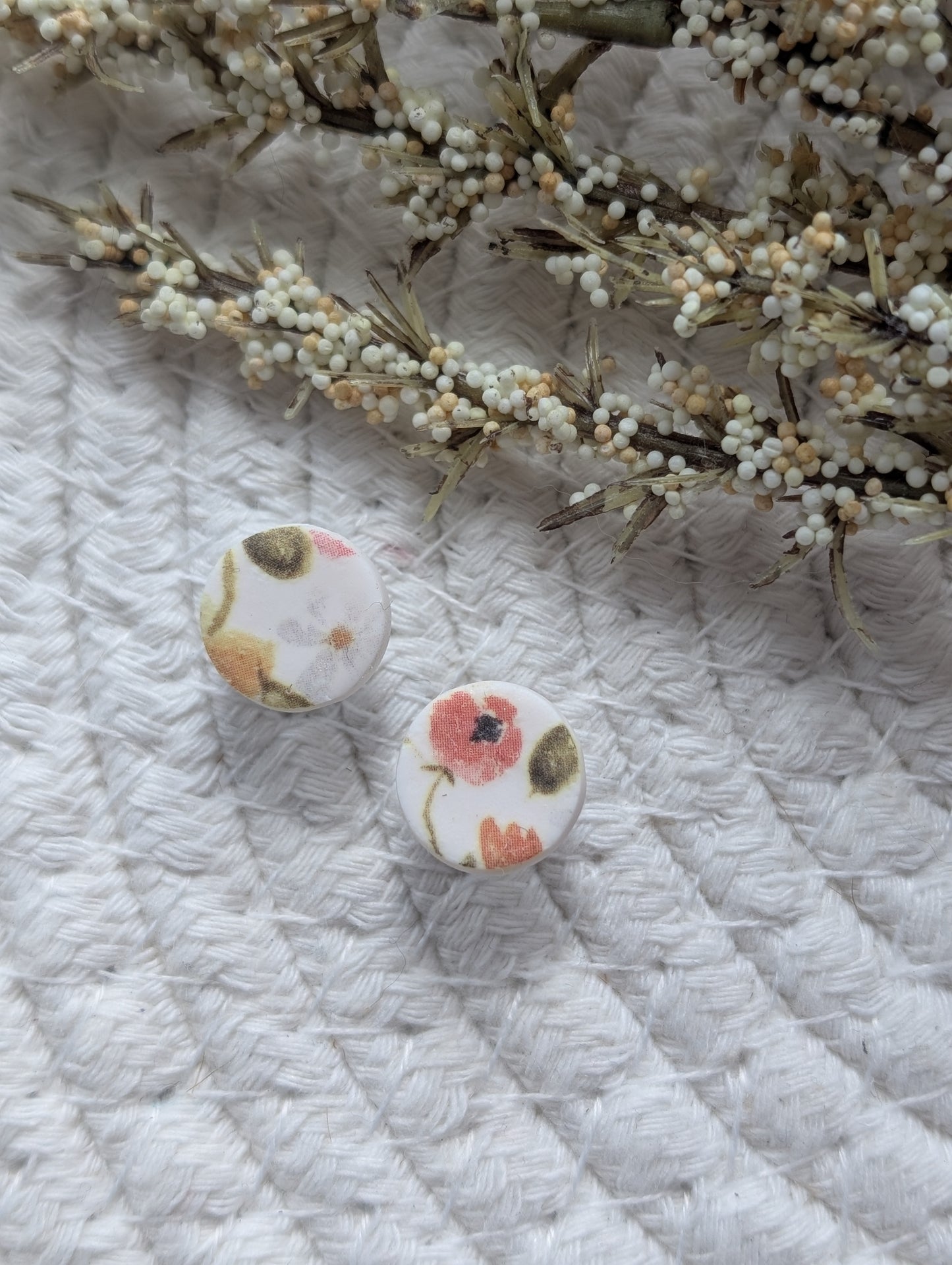 Stud en argile polymère motif varié