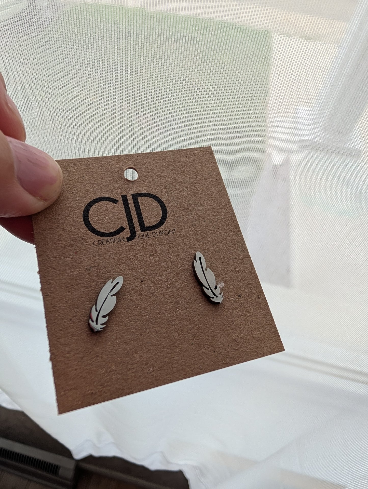 Boucles d'oreilles plume // feather stud earrings // stainless steel earrings // minimalist jewelry // (bo-1607)
