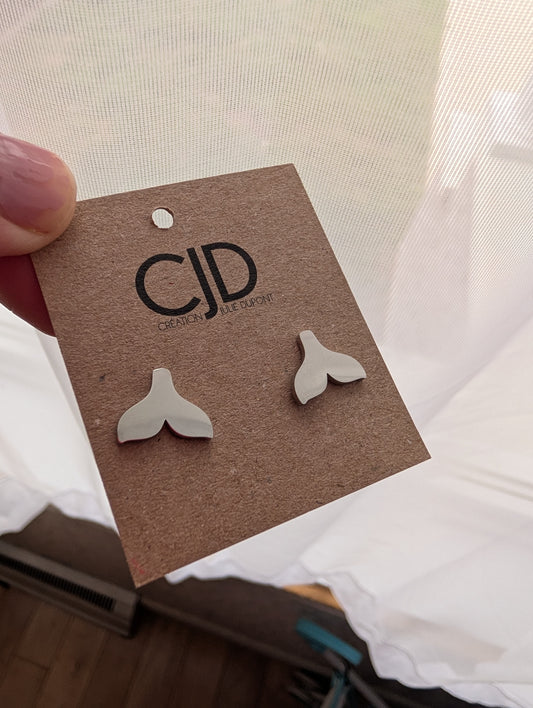 Boucles d'oreilles queue de baleine // whale tail  stud earrings // stainless steel earrings // minimalist jewelry
