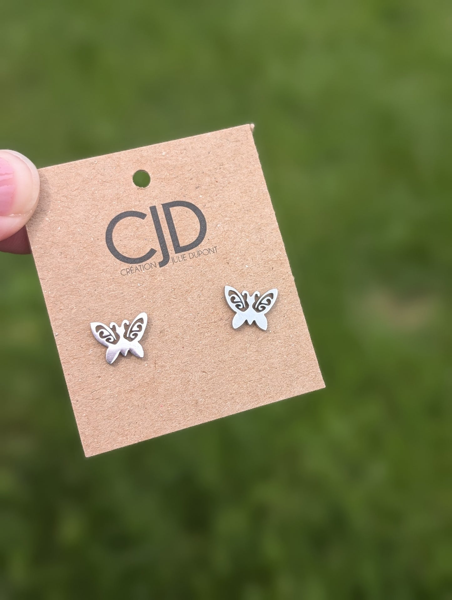 Boucles d'oreilles papillon // butterfly stud earrings // stainless steel earrings // minimalist jewelry (bo-1760)