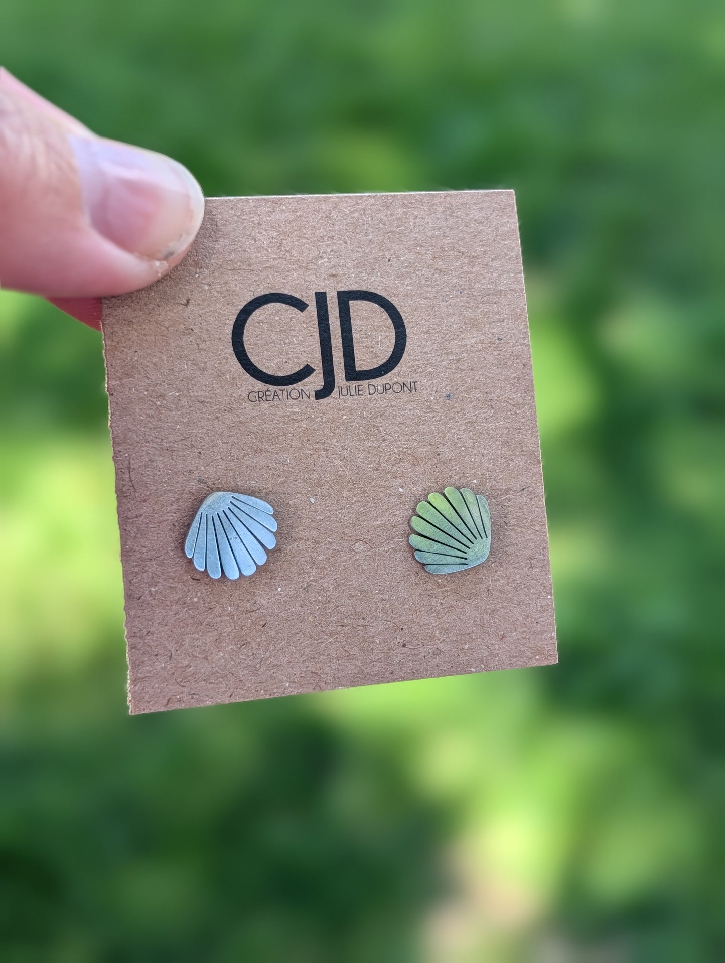 Boucles d'oreilles coquillage // Shell  stud earrings // stainless steel earrings // minimalist jewelry